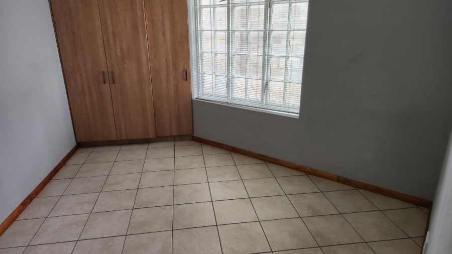 5 Bedroom Property for Sale in Middedorp Western Cape